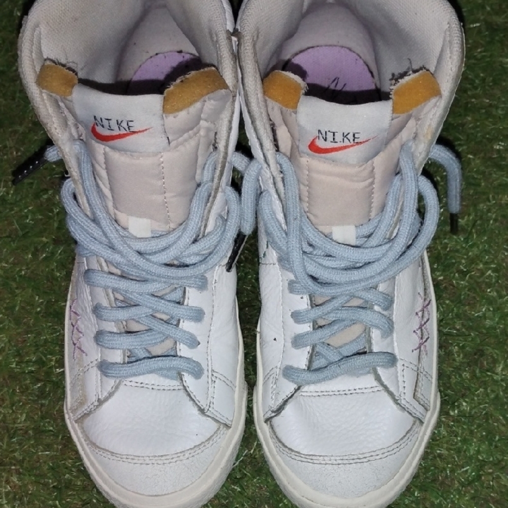 (EUC) NIKE® Blazer Mid '77 Women's Shoe - Size 6 - Picture 2 of 8